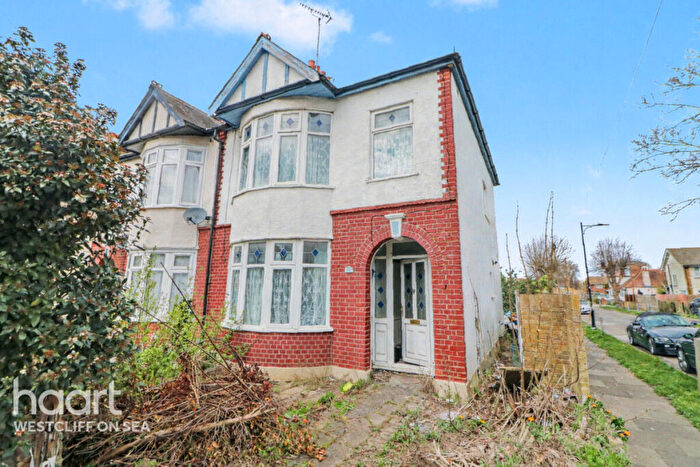 3 Bedroom Semi Detached House For Sale In North Avenue, Southend-On-Sea, SS2