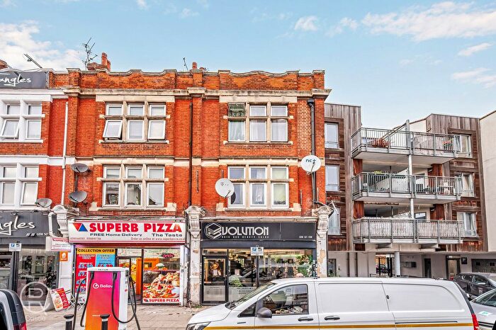 2 Bedroom Flat For Sale In The Broadway, Hanwell, London, W7