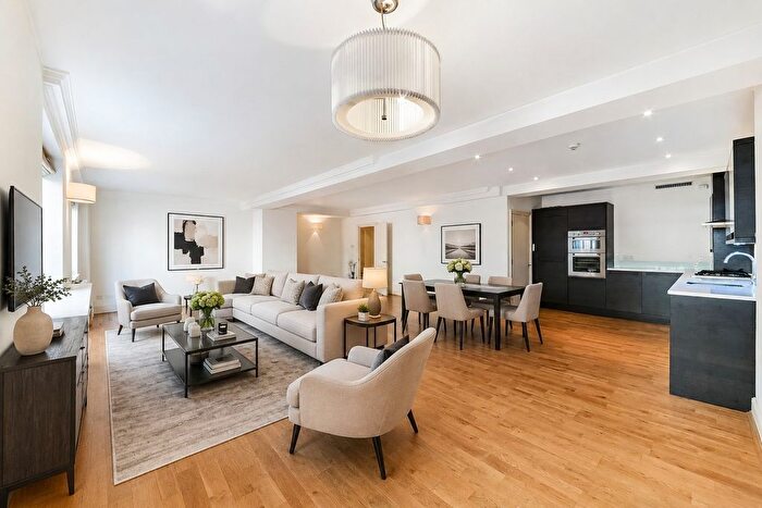 3 Bedroom Flat To Rent In Great Queen Street, Covent Garden, WC2B