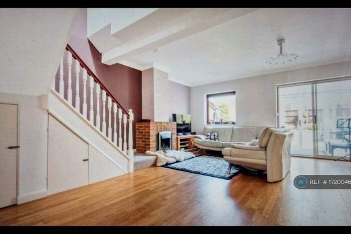 5 Bedroom Semi-Detached House To Rent In Eden Road, Croydon, CR0