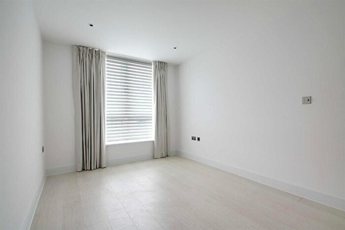1 Bedroom Apartment To Rent In High Street, Berkhamsted, HP4