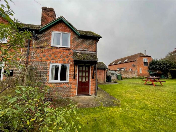 3 Bedroom Semi-Detached House To Rent In Newbury Road, Compton, Newbury RG20