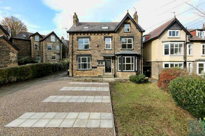 2 Bedroom Apartment To Rent In Park View Crescent, Roundhay, Leeds, LS8