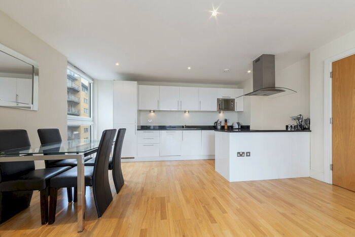 3 Bedroom Apartment To Rent In Lanterns Way, London, E14