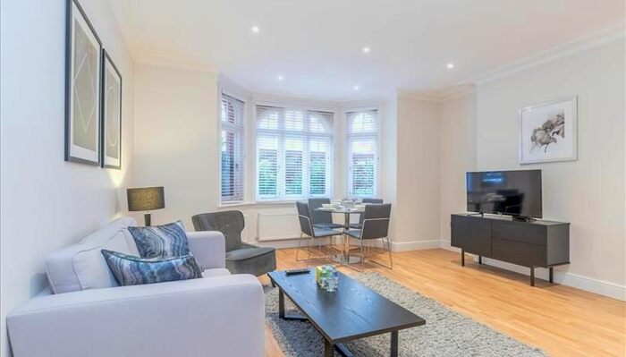 2 Bedroom Flat To Rent In Hamlet Gardens, London, W6
