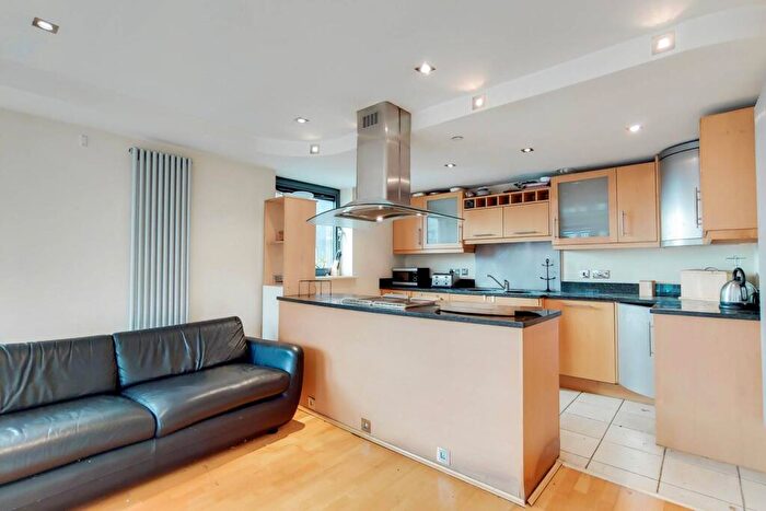 2 Bedroom Flat For Sale In Millharbour, Canary Wharf, London, E14