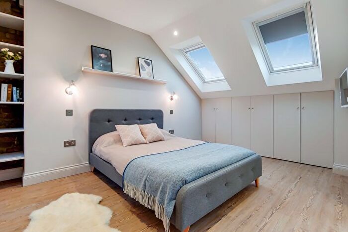 3 Bedroom Maisonette For Sale In , SW19