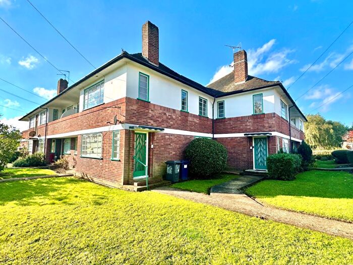 2 Bedroom Flat To Rent In Ossulton Way, Hampstead Garden Suburb, N2