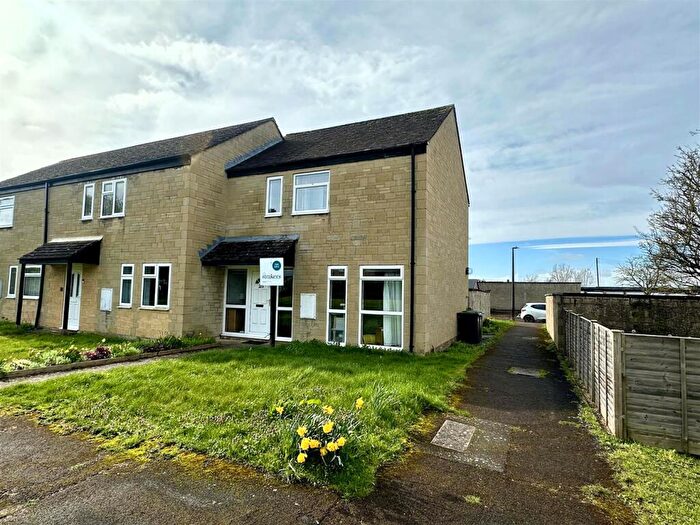 3 Bedroom End Of Terrace House For Sale In Barley Close, Malmesbury, SN16