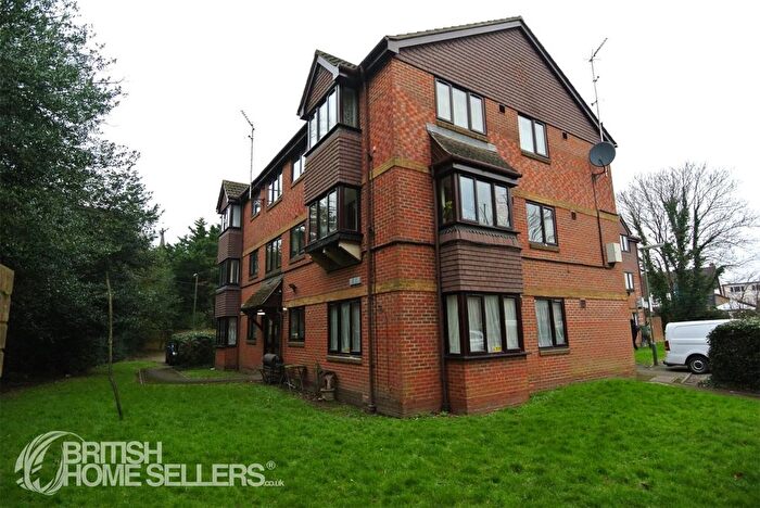 2 Bedroom Flat For Sale In Dutch Barn Close, Stanwell, Staines-Upon-Thames, Surrey, TW19
