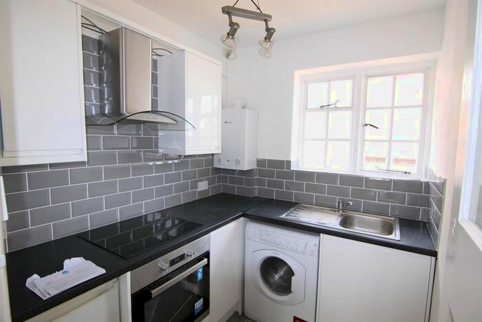 2 Bedroom Flat To Rent In Condor Court, Guildford, GU2