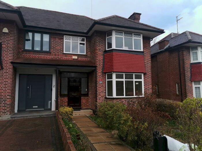 3 Bedroom Semi-Detached House To Rent In Thornfield Avenue, London, NW7