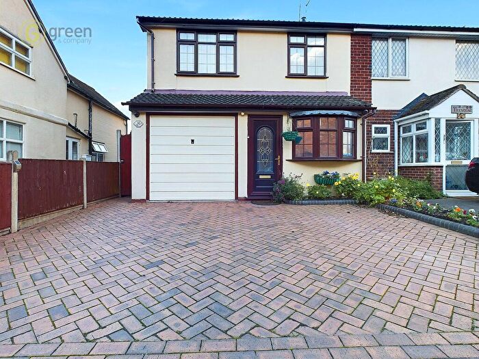 3 Bedroom Semi-Detached House For Sale In Hints Road, Hopwas, B78