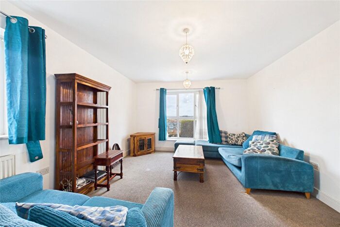 2 Bedroom Flat To Rent In Mulberry Avenue, Staines-Upon-Thames, Surrey, TW19