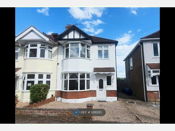 3 Bedroom End Of Terrace House To Rent In Bush Road, Buckhurst Hill IG9