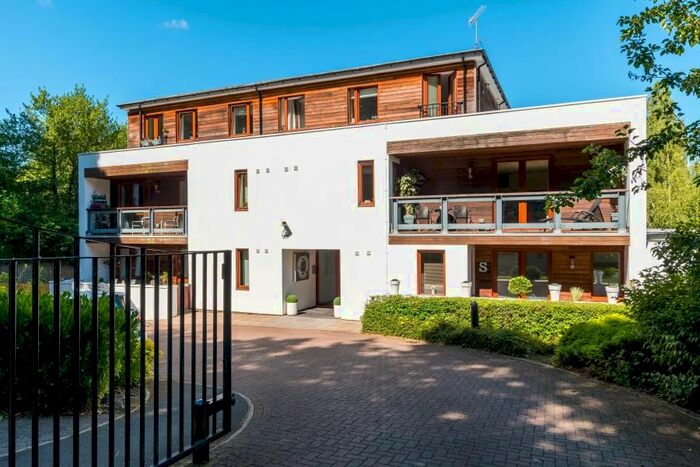 2 Bedroom Flat To Rent In Eton Court, Allerton Park, LS7