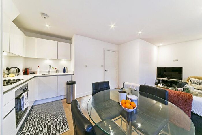 1 Bedroom Flat For Sale In Trent Court, Royal Quay, Dod Street, Limehouse, London, E14
