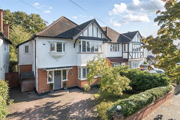 5 Bedroom Detached House For Sale In Garrick Close, Walton-On-Thames, KT12