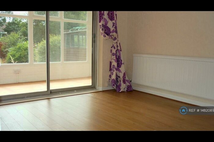 3 Bedroom Terraced House To Rent In Clock House Road, Beckenham, BR3