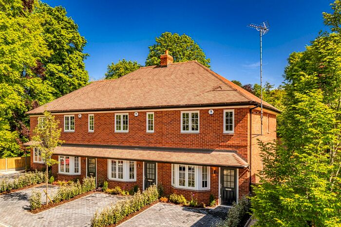 2 Bedroom Property For Sale In Ash Hurst, Goring On Thames, RG8