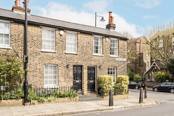 2 Bedroom Terraced House To Rent In Castle Yard, Highgate Village, N6