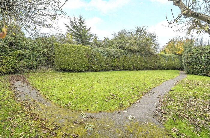 1 Bedroom Flat For Sale In Guildford, Surrey, GU4