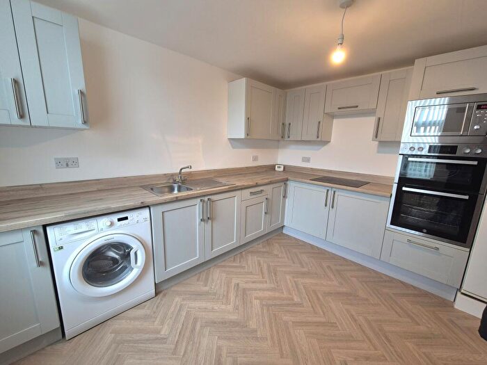 3 Bedroom Flat To Rent In Mottram Road, Stalybridge, SK15