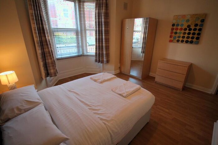 3 Bedroom Flat To Rent In Myrtle Grove, Newcastle Upon Tyne, NE2