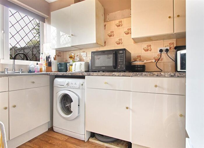 2 Bedroom Terraced House For Sale In Broomfield Avenue, Broxbourne, EN10
