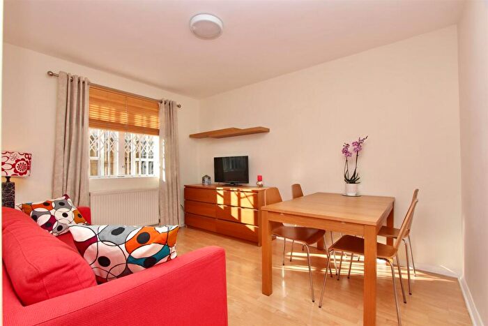 1 Bedroom Flat To Rent In Hayhurst Court, N1