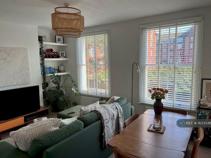 2 Bedroom Flat To Rent In Navarino Rd, London, E8