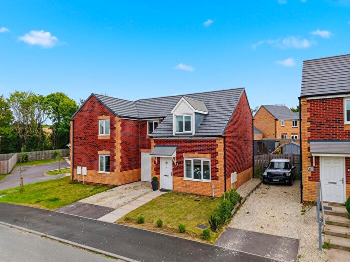 3 Bedroom Semi-Detached House For Sale In Rosewood Avenue, Bolsover, S44