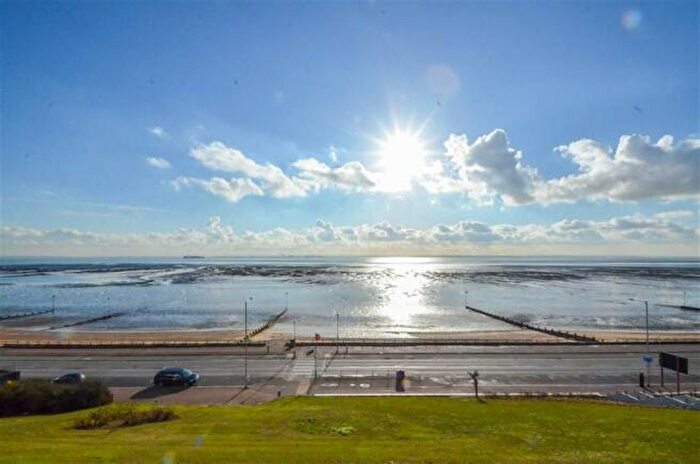 3 Bedroom Flat For Sale In On The Seafront, Westcliff-On-Sea, Essex, SS0