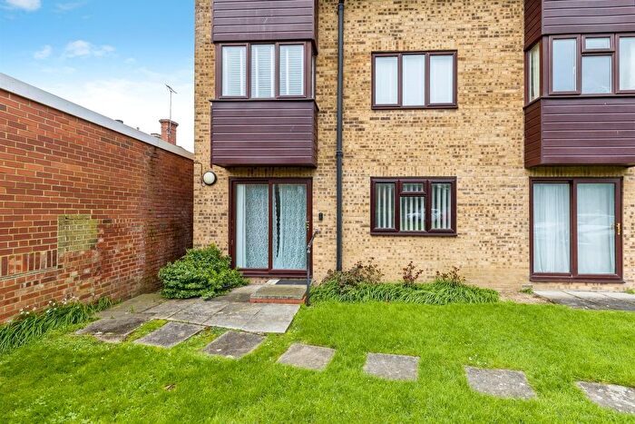 1 Bedroom Flat For Sale In Parkside, Burgess Hill, RH15