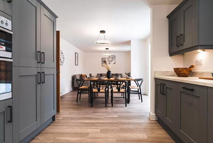 5 Bedroom Detached House For Sale In Field Farm, Stapleford, Stapleford, NG9