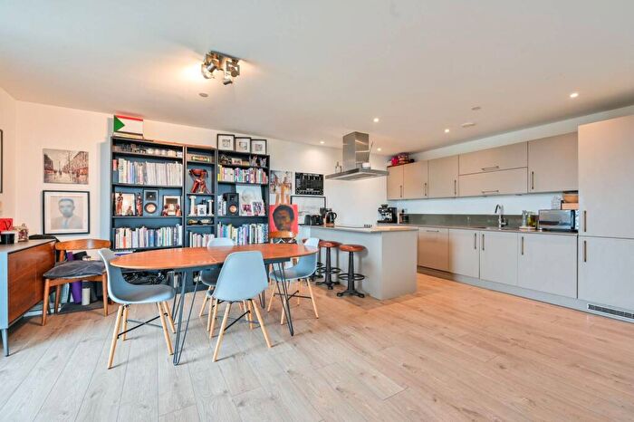 3 Bedroom Flat For Sale In Rotherhithe New Road, Bermondsey, London, SE16