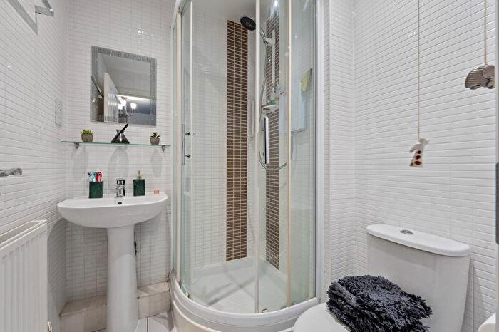 2 Bedroom Flat For Sale In Dorchester Road, Weymouth, DT3