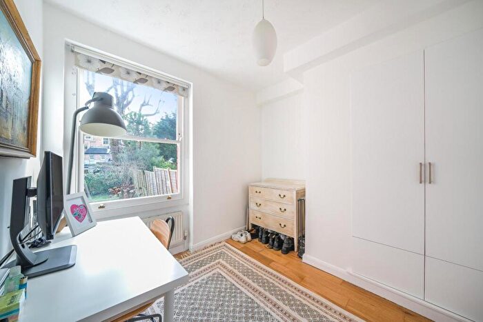 2 Bedroom Flat For Sale In Northwood Road, Highgate, N6