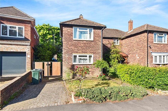 3 Bedroom Semi Detached House For Sale In Woodlands Park, Bexley, Kent, DA5