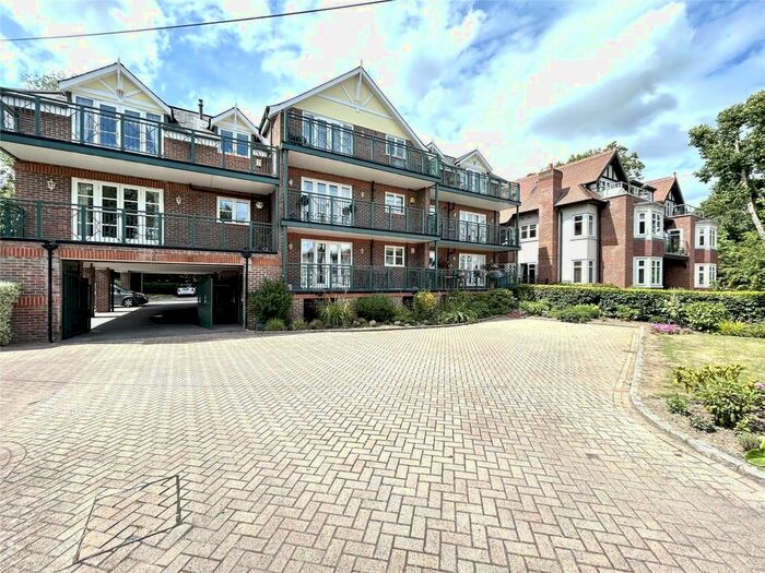 2 Bedroom Flat To Rent In Ray Mead Road, Maidenhead, Berkshire, SL6