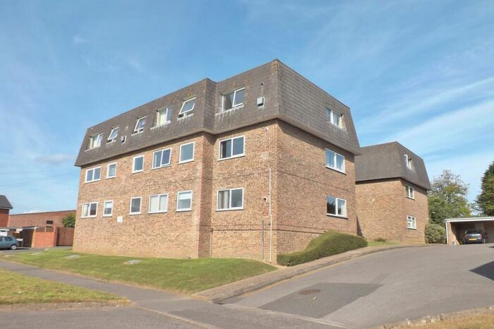 2 Bedroom Flat For Sale In Winifred Road, Waterlooville, PO7
