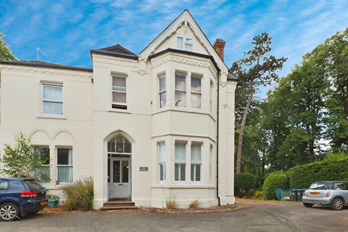 2 Bedroom Flat For Sale In Holmewood Close, Kenilworth, CV8