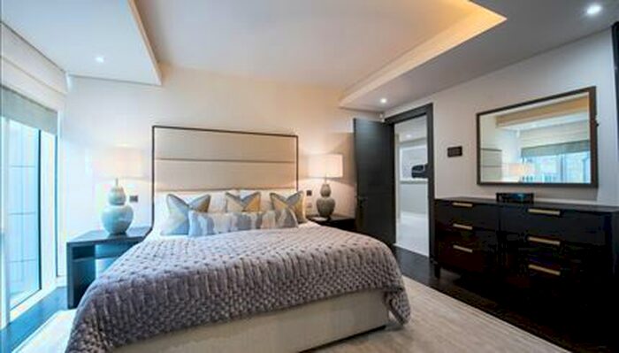 2 Bedroom Flat To Rent In Duke Street, London, W1K