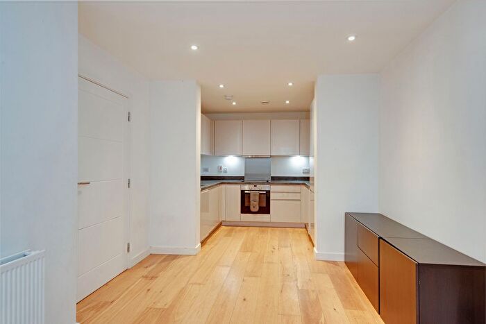 2 Bedroom Flat For Sale In Denman Avenue, Southall, UB2