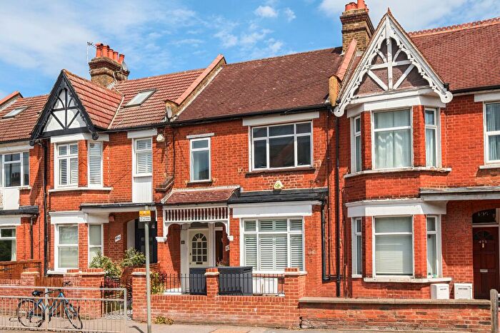 2 Bedroom Flat For Sale In Kingston Road, London, SW20