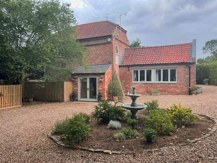 2 Bedroom Barn Conversion For Sale In The Close, Averham, Newark, NG23
