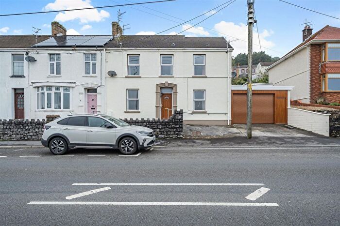 4 Bedroom Semi-Detached House For Sale In Pwll Road, Pwll, Llanelli, SA15