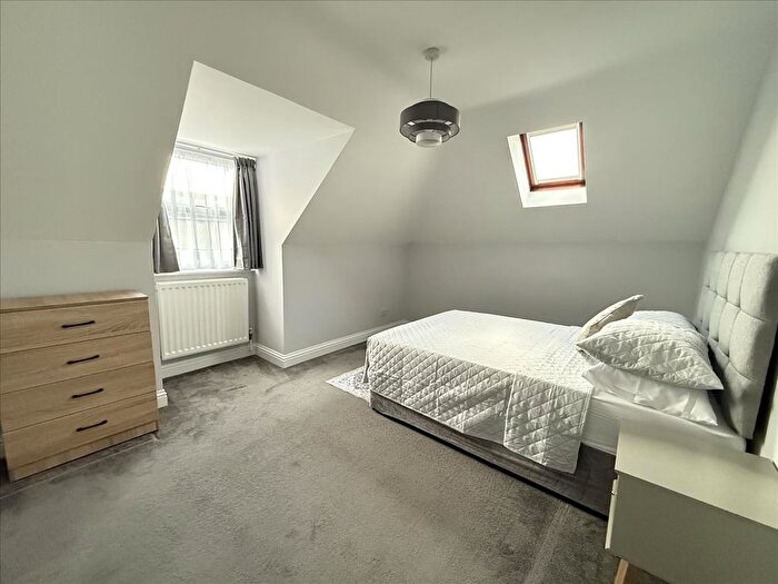 2 Bedroom Flat To Rent In Craven Park, London, NW10