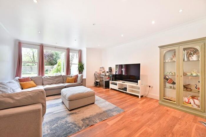 3 Bedroom Flat For Sale In Christchurch Avenue, London, NW6