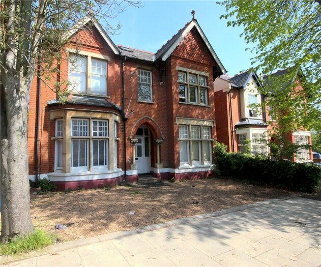 2 Bedroom Flat To Rent In Kings Avenue, Ealing, W5
